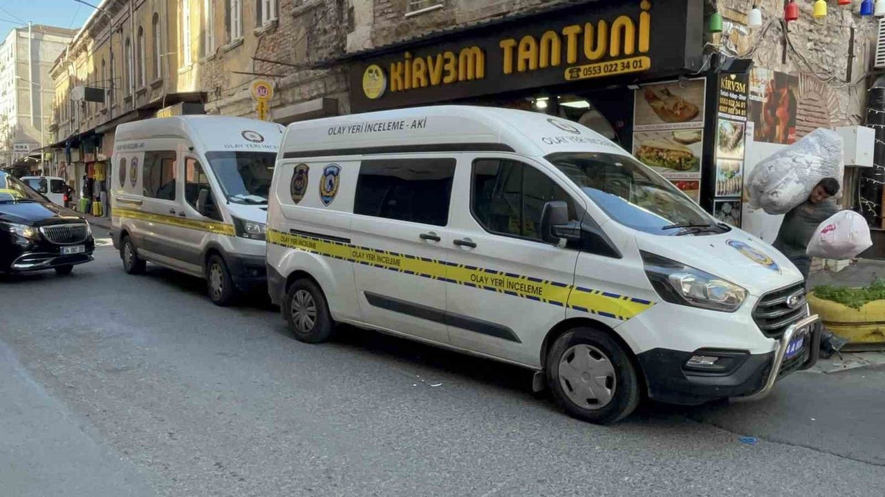 Fatih'te Otelde 2 Turist Hastaneye Kaldırıldı — Böcek Ailesi Vakası