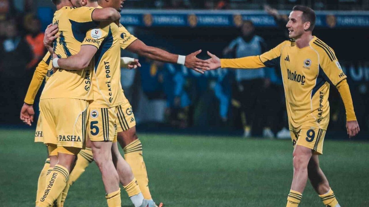 Fenerbahçe 5-2 Çaykur Rizespor: Galibiyet Serisi 5 Maça Çıktı