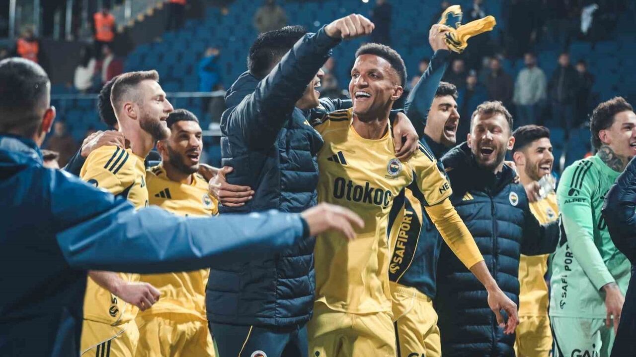 Fenerbahçe, Çaykur Rizespor'u 5-2'lik Geri Dönüşle Yendi