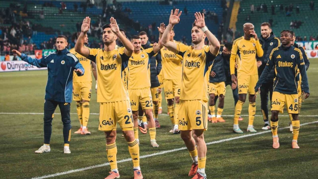 Fenerbahçe, Çaykur Rizespor'u 5-2 Yenerek Deplasmanda Yine Geri Döndü