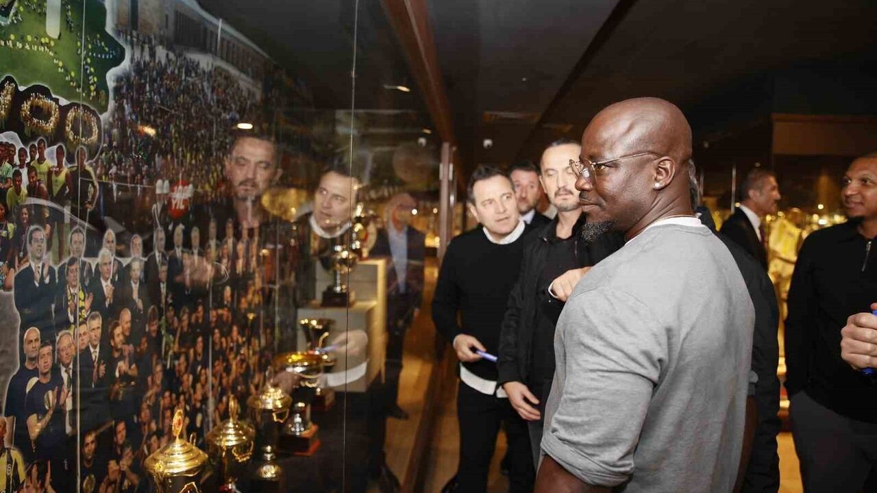 Fenerbahçe Efsaneleri Derbi Öncesi Stadyumda Buluştu