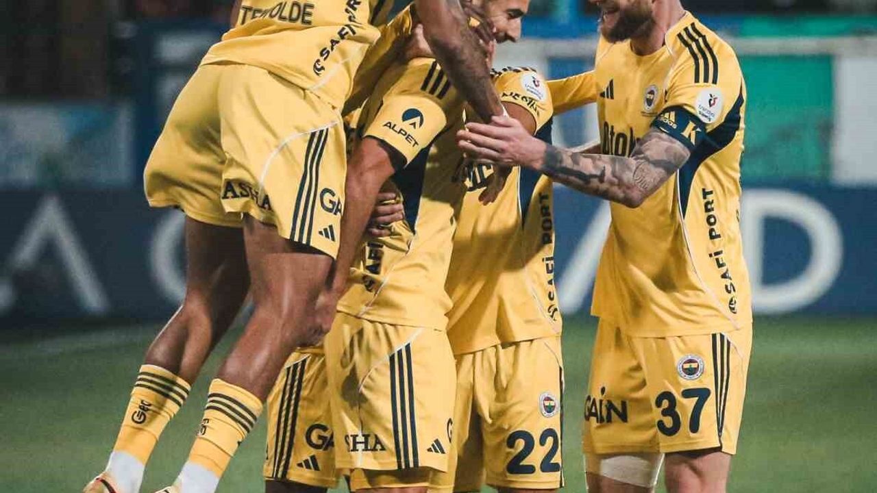 Fenerbahçe, Rizespor'a Karşı 13 Maçlık Galibiyet Serisi Yakaladı