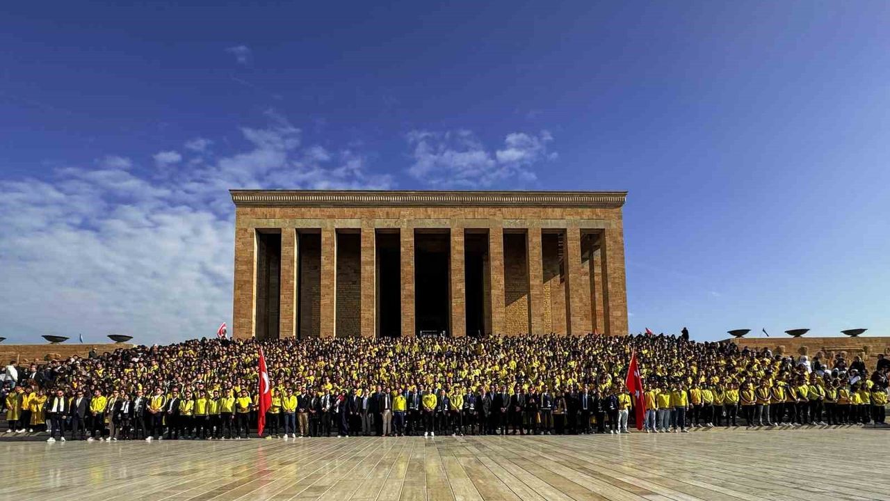 Fenerbahçeli Taraftarlar Anıtkabir'i Ziyaret Etti — 22. Geleneksel Ziyaret