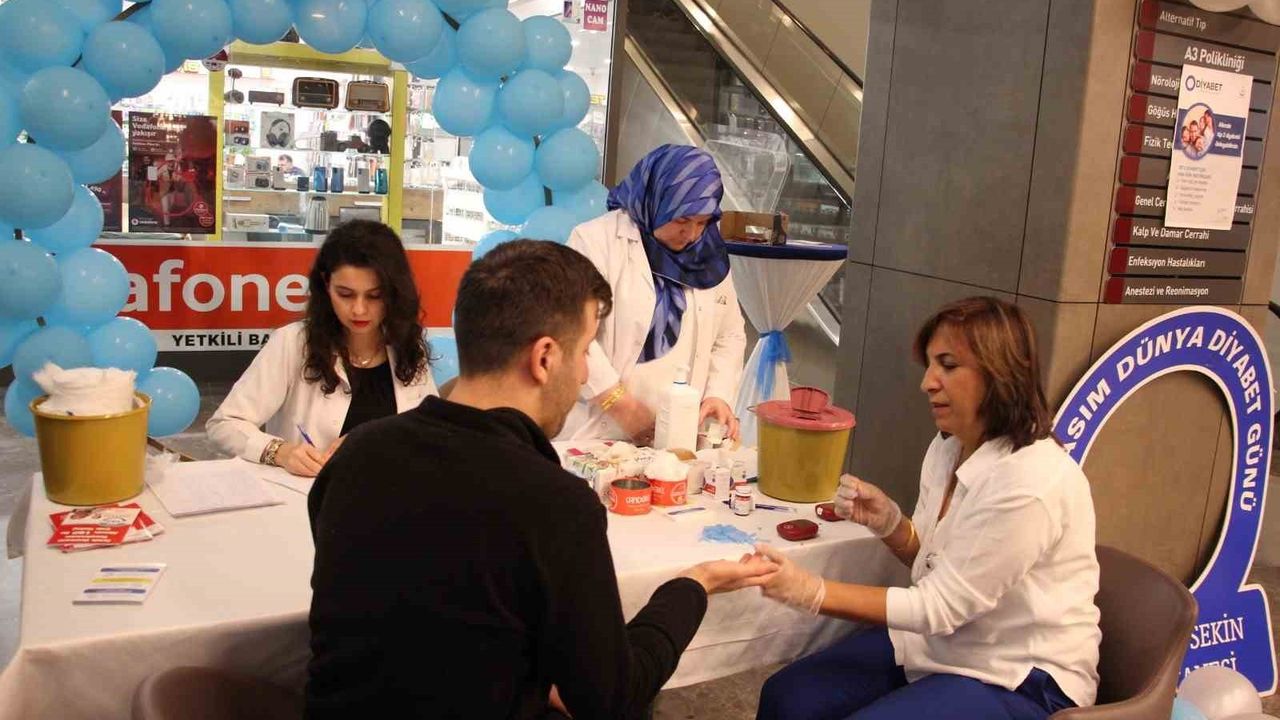 Fethi Sekin Şehir Hastanesi'nde 14 Kasım Dünya Diyabet Günü'ne Özel Farkındalık Etkinliği
