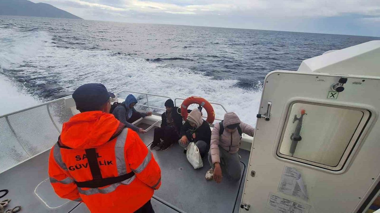 Fethiye Leylek Koyu'nda 4 Düzensiz Göçmen Kurtarıldı