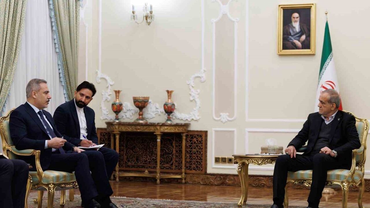 Fidan: "İç İhtilaflar İslam Dünyasında Zamanı Boşa Harcıyor" — Pezeşkiyan İşbirliğine Çağırdı