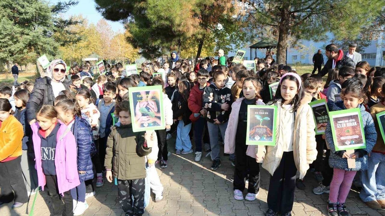 Final İlkokulu'ndan 'Yeşil Vatan' İçin Anlamlı Fidan Dikimi