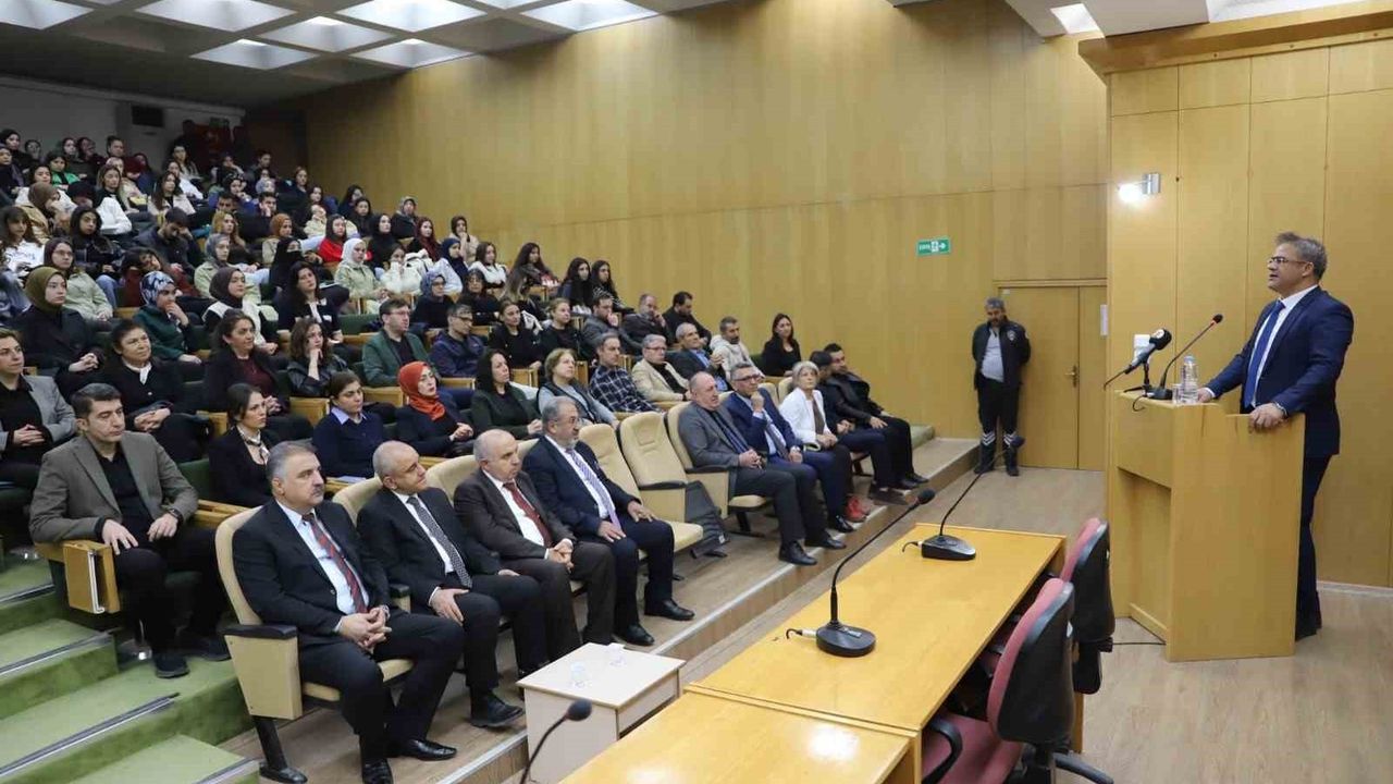 Fırat Üniversitesi'nde "Atatürk’ün İleri Görüşlülüğü" Konferansı