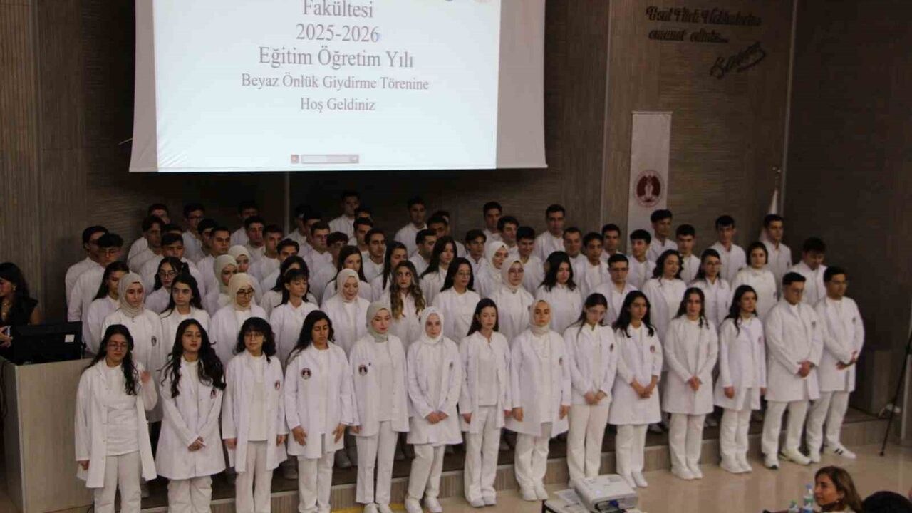 Fırat Üniversitesi'nde Diş Hekimliği 1. Sınıflarına Beyaz Önlük Töreni