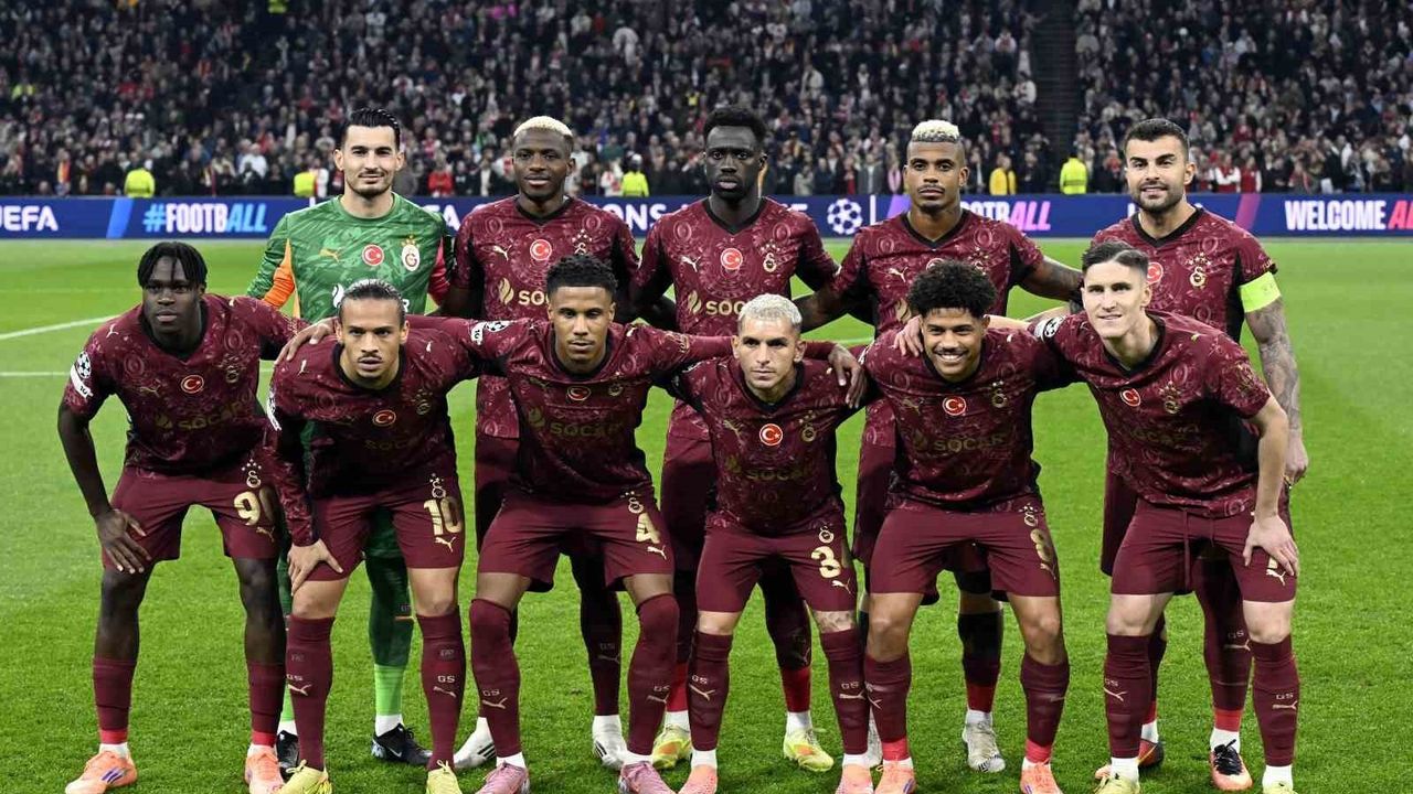 Galatasaray, Ajax'ı Deplasmanda 3-0 Yenerek İlk Türk Takımı Oldu
