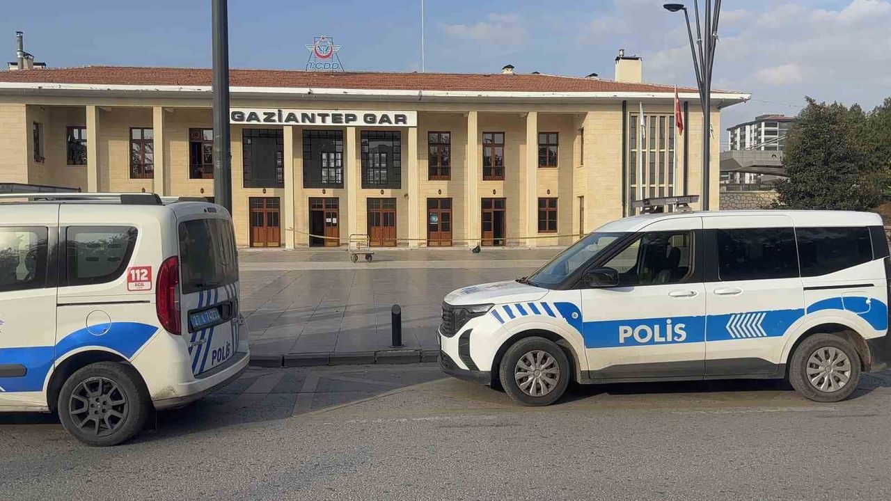 Gaziantep Gar'da Şüpheli Çanta Paniği: Bomba İmha Uzmanları Müdahale Etti