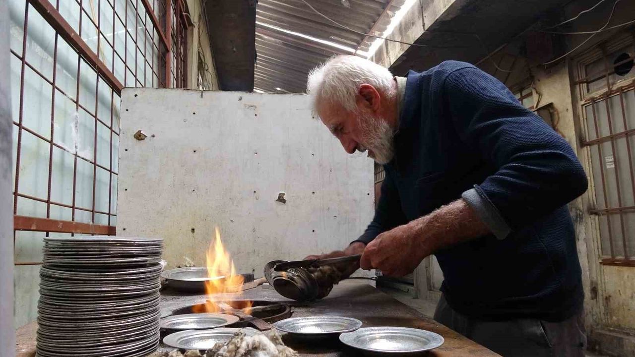 Gaziantep’in Son Kalay Ustası Osman Şimşek 70 Yıldır Mesleğini Sürdürüyor