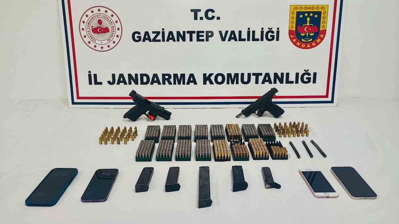 Gaziantep’te 29 Ruhsatsız Silah Ele Geçirildi: 2 Kişi Tutuklandı