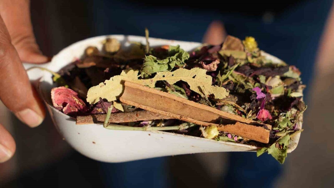 Gaziantep'te Çare Aktarlarda: Kış Çaylarına Talep Arttı