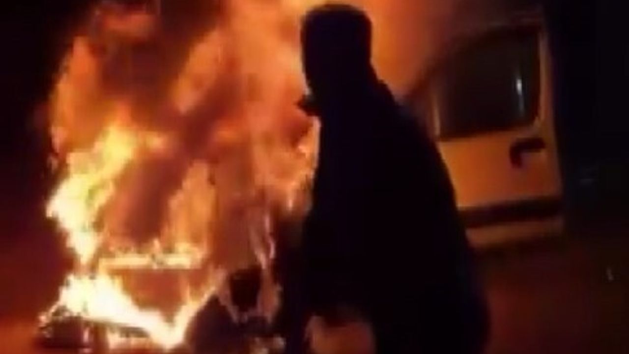 Gaziantep'te Yanan Aracı Cezaevi Personeli Kurtardı — Bakan Tunç'tan Tebrik