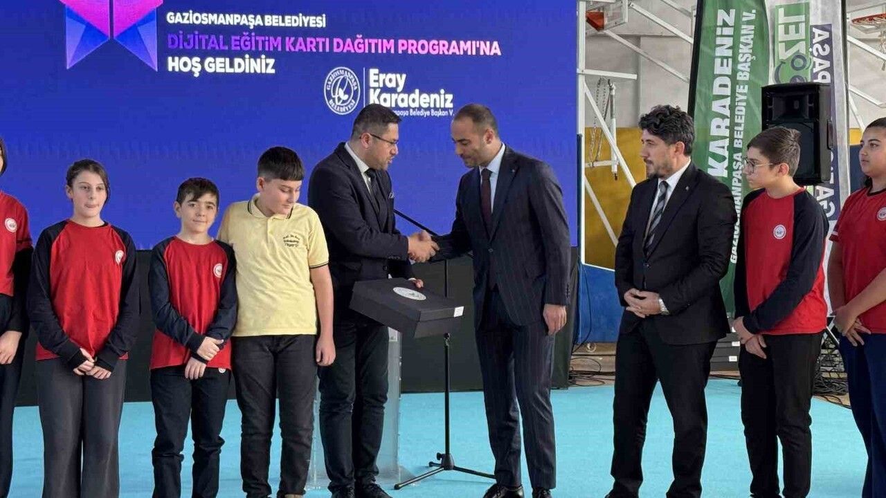 Gaziosmanpaşa Belediyesi 4 Bin Öğrenciye Ücretsiz Dijital Eğitim Üyeliği Verdi