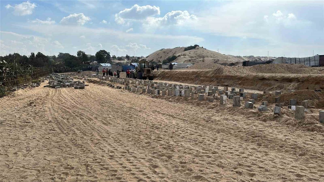 Gazze’de 30 Kimliği Tespit Edilemeyen Filistinli Toplu Defnedildi