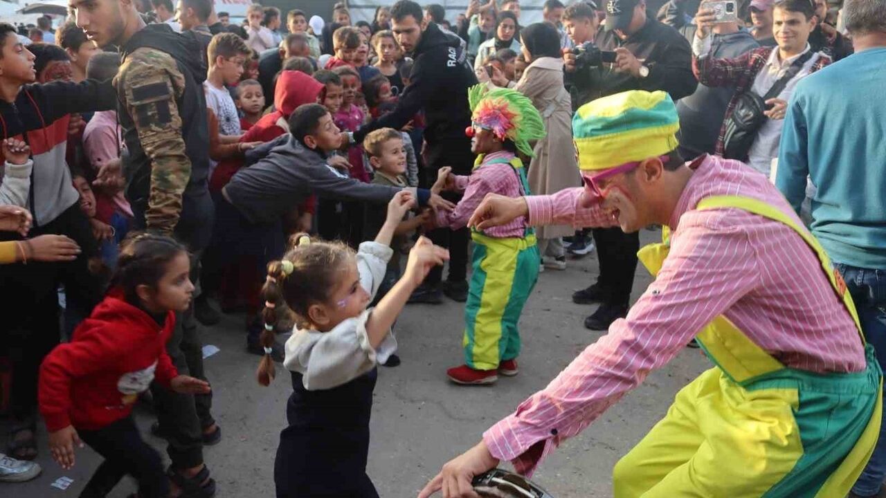 Gazze'de Çocuk Sinema Festivali Rashad Al-Shawa'da