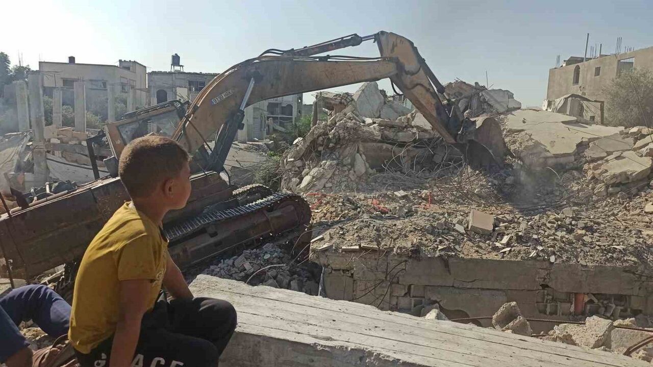 Gazze'de enkaz altından cenaze çıkarma çalışmaları başladı