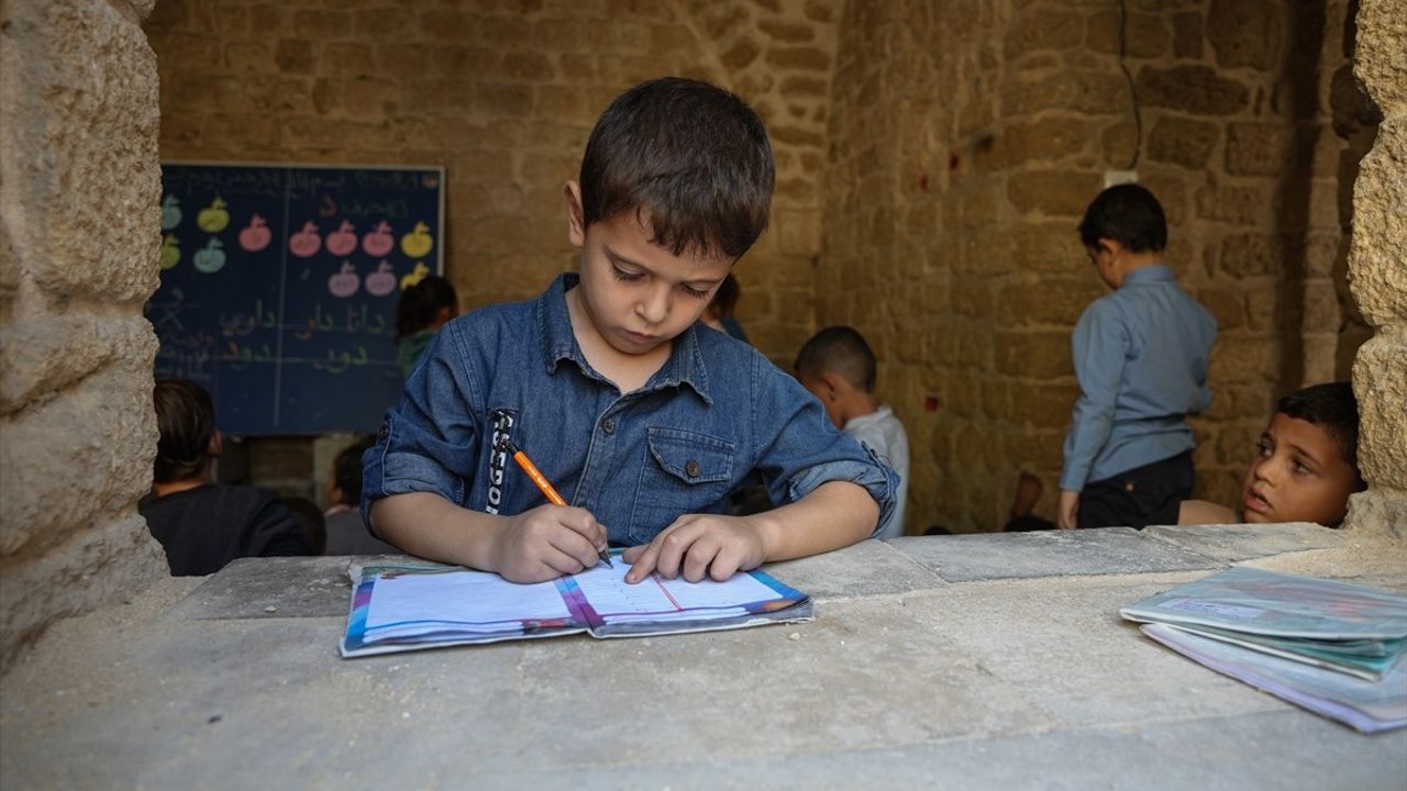 Gazze'de Eyyubiler'den Kalan Kemaliyye Okulu Ateşkesle Yeniden Açıldı