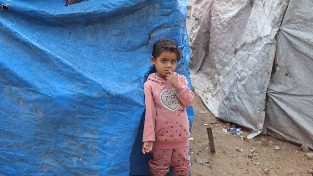 Gazze'de Şiddetli Yağış: Çadırlar Sular Altında, İnsani Kriz Derinleşiyor