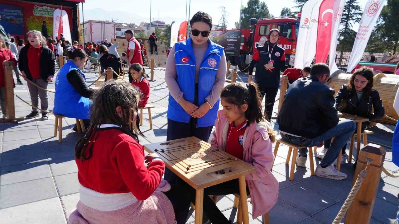 Geleneksel Oyunlar Tırı Niğde'de: Bir Tır Dolusu Mutluluk