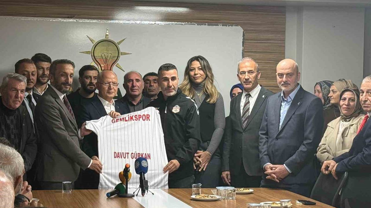 Gemlik'te AK Parti'ye 800 Yeni Üye Katıldı