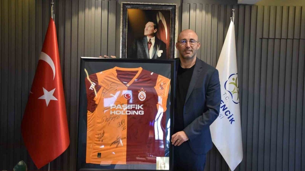 Germencik'ten Galatasaray'a teşekkür: İncir hediyesi ve imzalı Liverpool forması