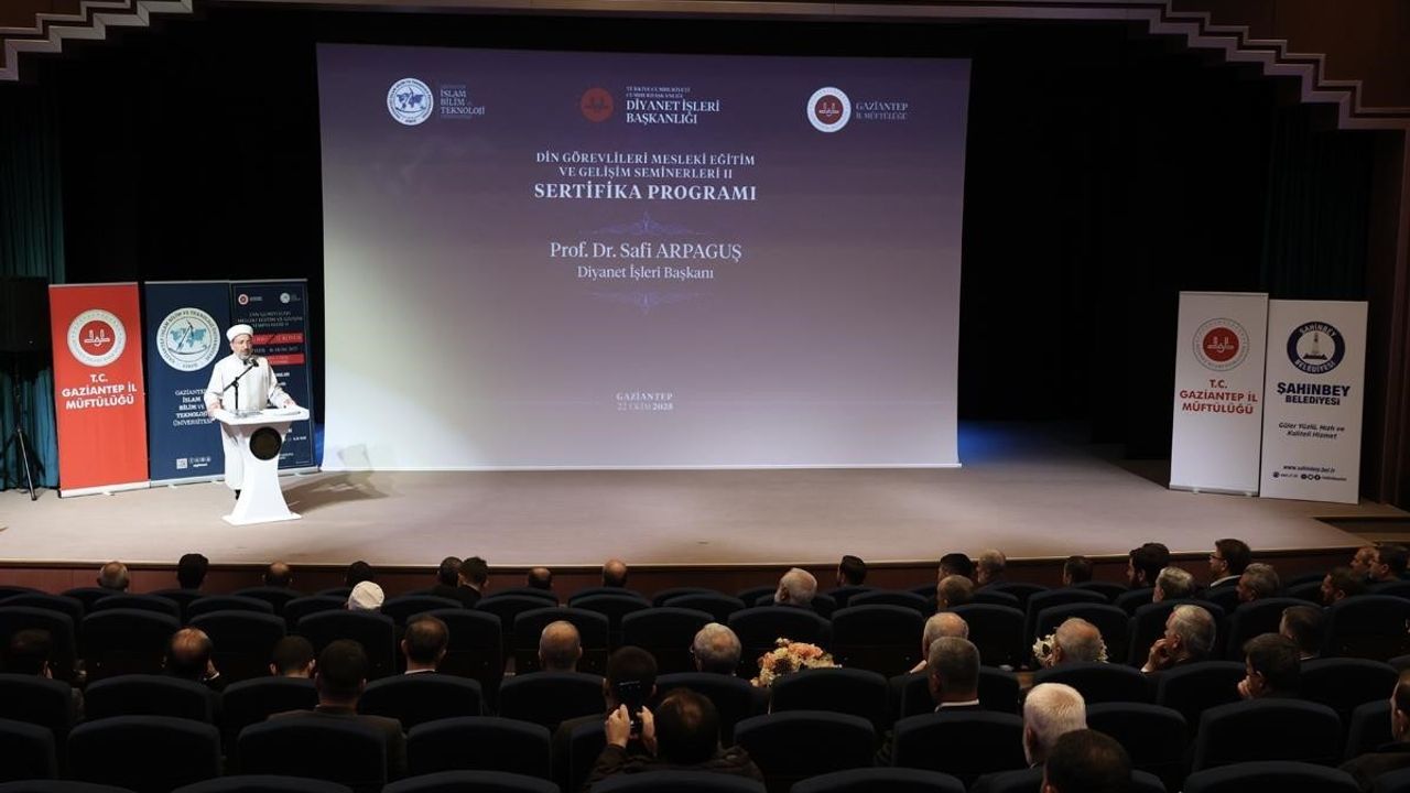 GİBTÜ ve Müftülük İşbirliğiyle 'Din Görevlileri Mesleki Eğitim ve Gelişim Seminerleri II' Sertifika Töreni