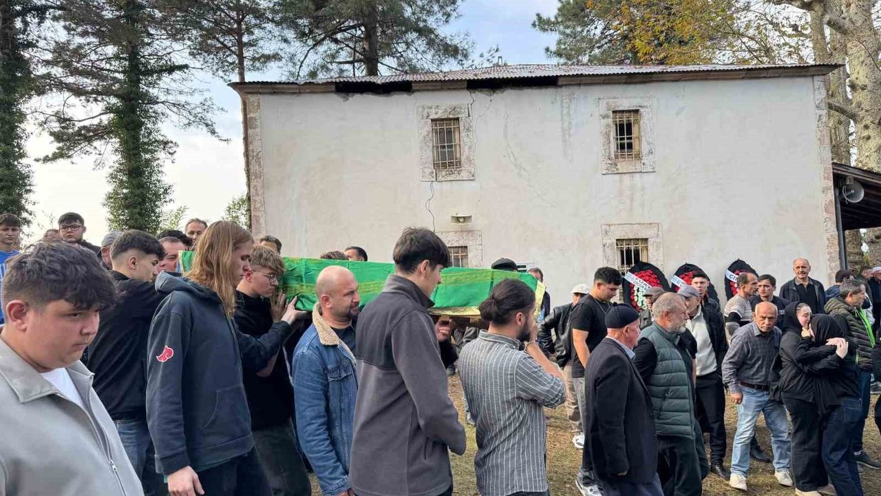 Giresun'da genç futbolcu Samet Şahin uğurlandı