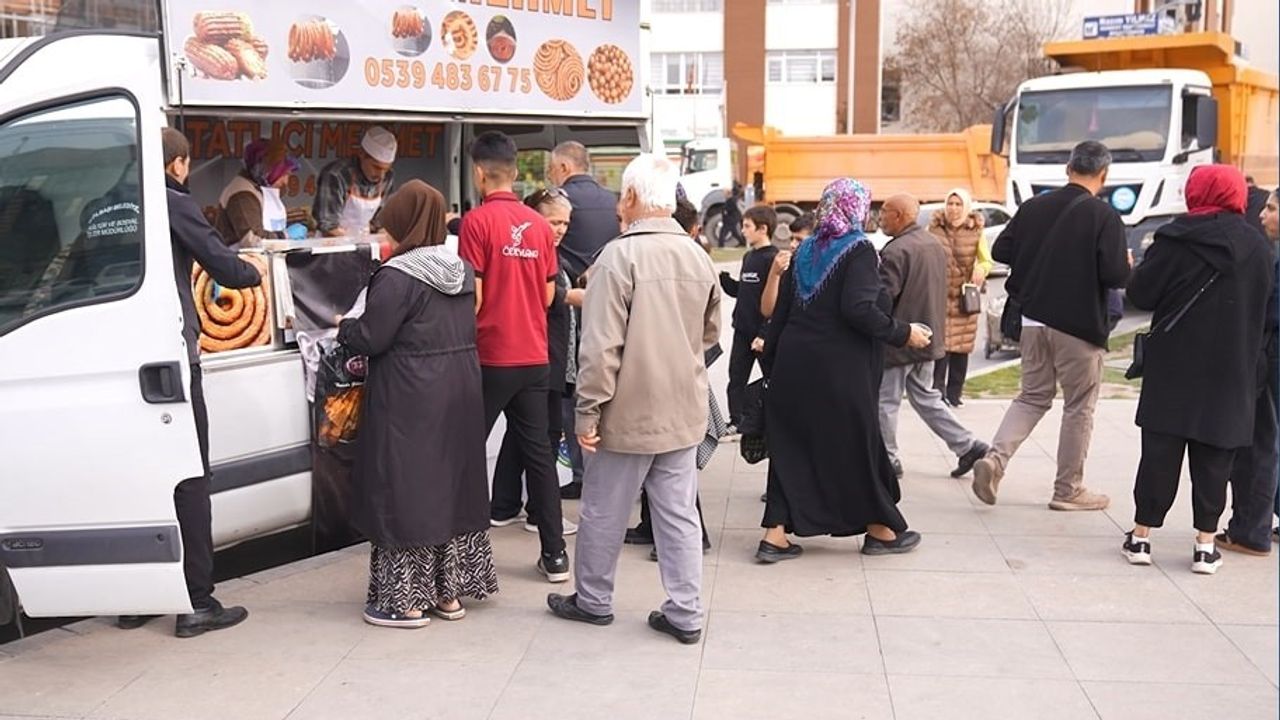 Gölbaşı Belediyesi'nden Atatürk ve Şehitler İçin Mevlit ve Lokma Dağıtımı