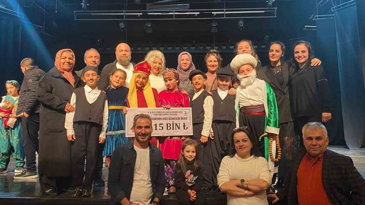 Gülkent İlkokulu 'Aronyalar' Tiyatro Ekibi Türkiye Üçüncüsü