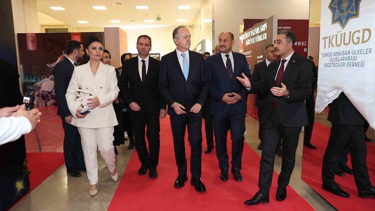 Gülpınar'a 'Yılın En Şeffaf Belediye Başkanı' Onur Ödülü