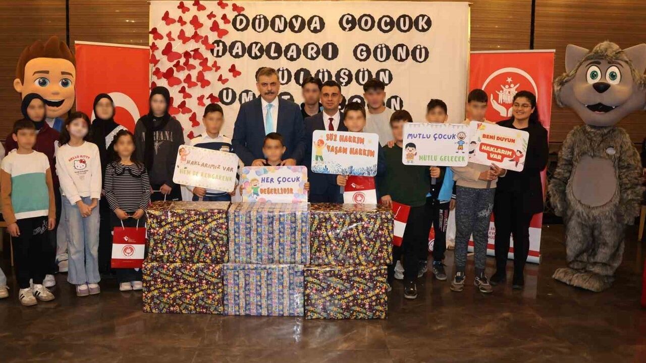Gülüşün Umut Olsun: Erzurum'da Yüz Çocuğa Dünya Çocuk Hakları Günü Desteği