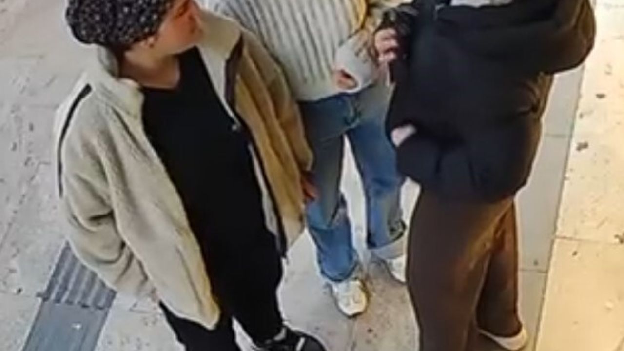 Gümüşhane'de Bıçaklı Saldırı: Esnaflar Meyve Kasasıyla Saldırganı Etkisiz Hale Getirdi