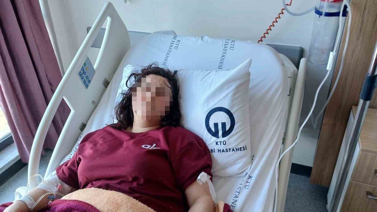Gümüşhane'de Boşanma Aşamasındaki Eşi Tarafından Bıçaklı Saldırı: Kadın KTÜ Farabi'de Tedavi Altında