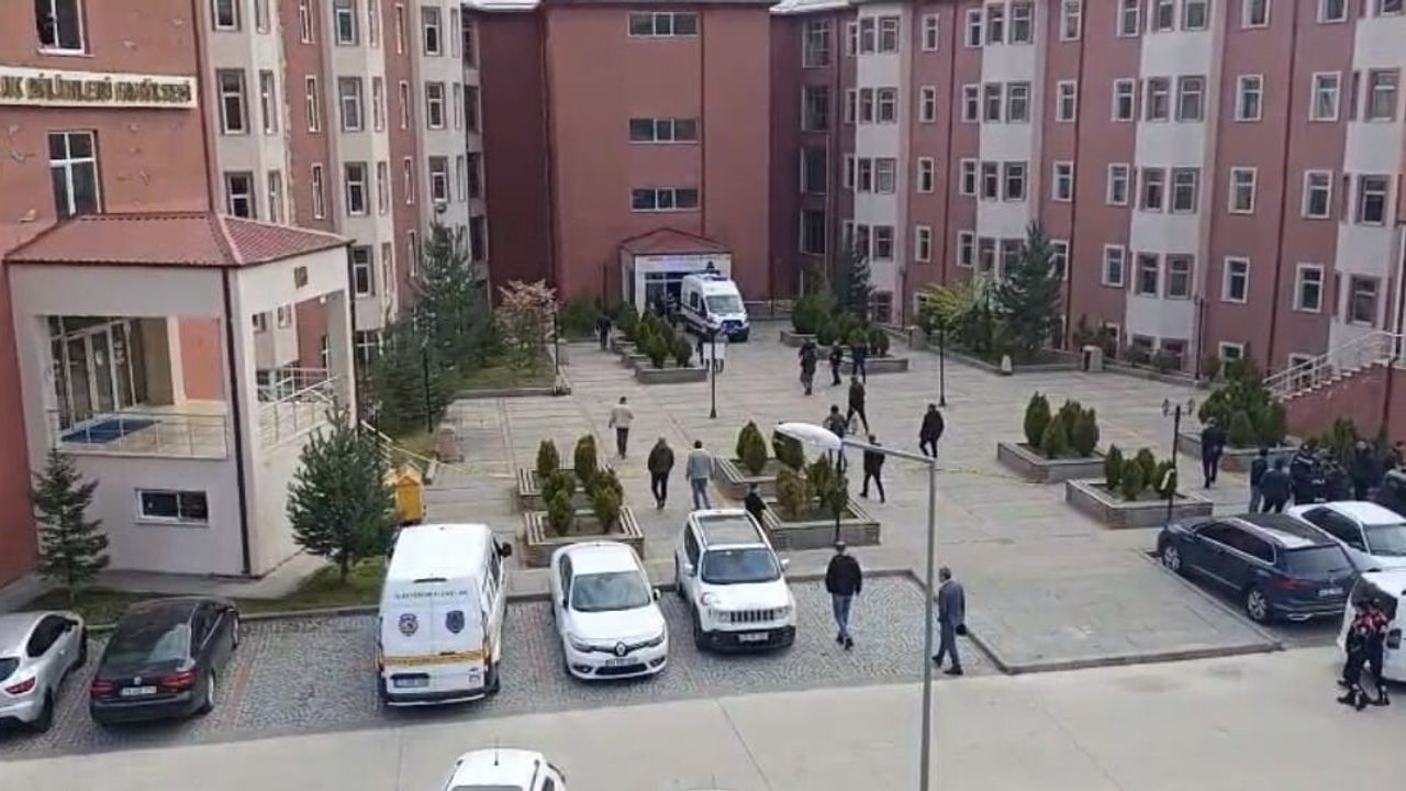 Gümüşhane Üniversitesi'nde rehine krizi sona erdi: Kadın memur kurtarıldı