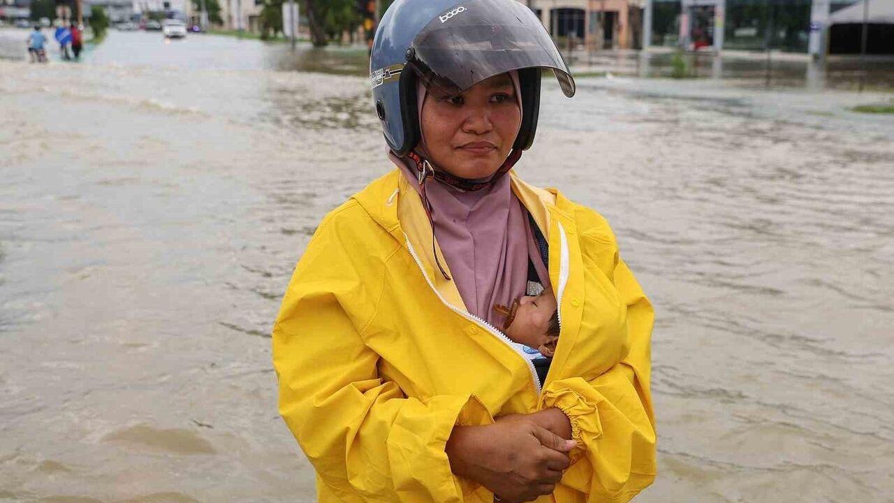 Güney Asya'da Sel ve Toprak Kaymaları: Can Kaybı 295'e Yükseldi