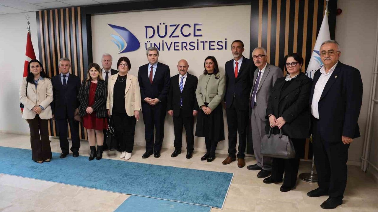 Gürcistan Büyükelçisi Archil Kalandia Düzce Üniversitesi'ni Ziyaret Etti