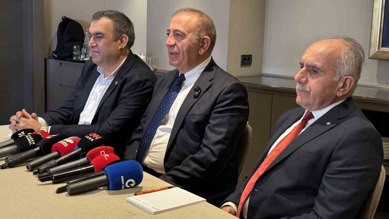 Gürsel Tekin: 'Mühür Kimdeyse Süleyman O' — CHP İstanbul'da 'Çift Başlılık' Tartışması