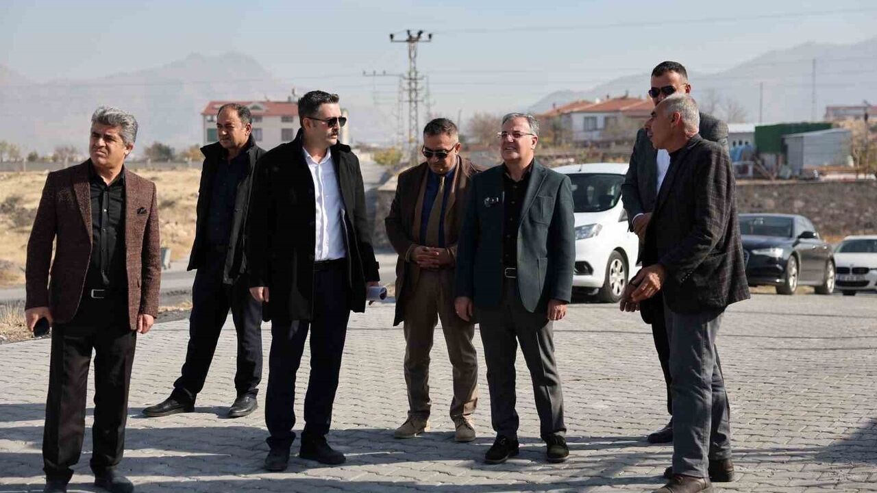 Hacılar Belediyesi Karpuzsekisi'nde 40.000 metrekarelik Kilitli Parke Çalışması