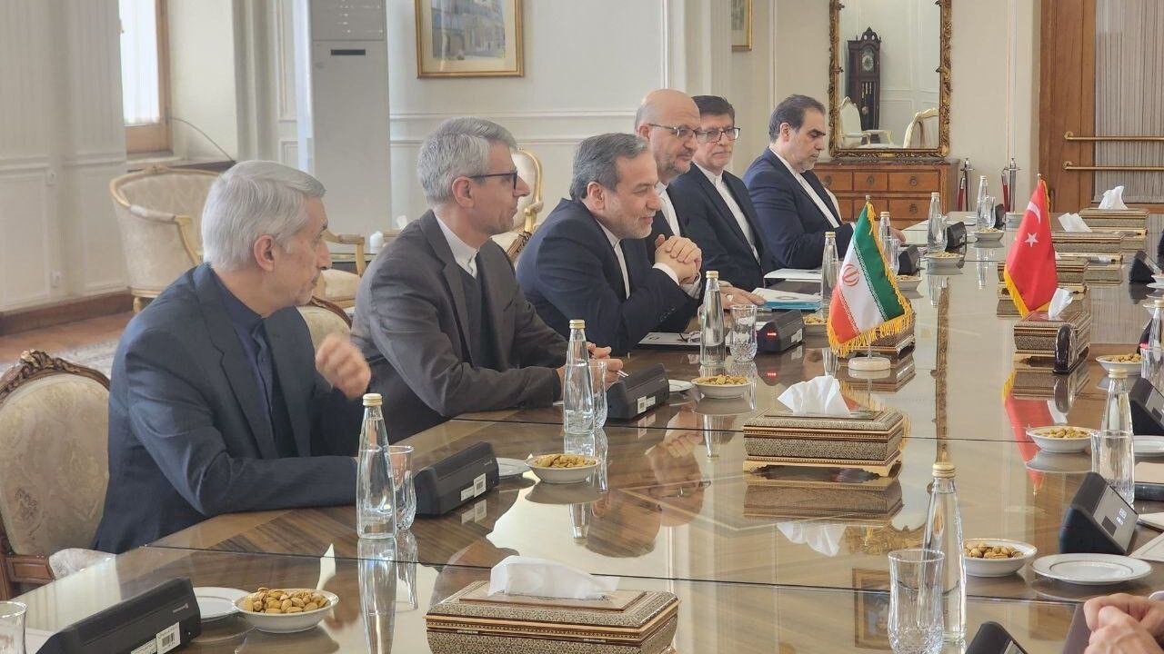 Hakan Fidan Tahran'da: Arakçi ile görüşme, 30 milyar dolar hedefi