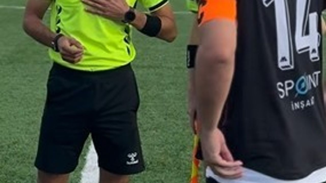 Hakem Gürcan Bayraktar'ın 'Ağabey' Nezaketi BAL Maçında Viral Oldu