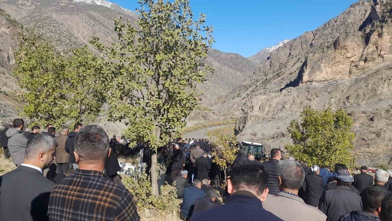 Hakkari’de Zap Suyu’na Uçan Kamyonette Sıtkı ve Macit Dayan Toprağa Verildi