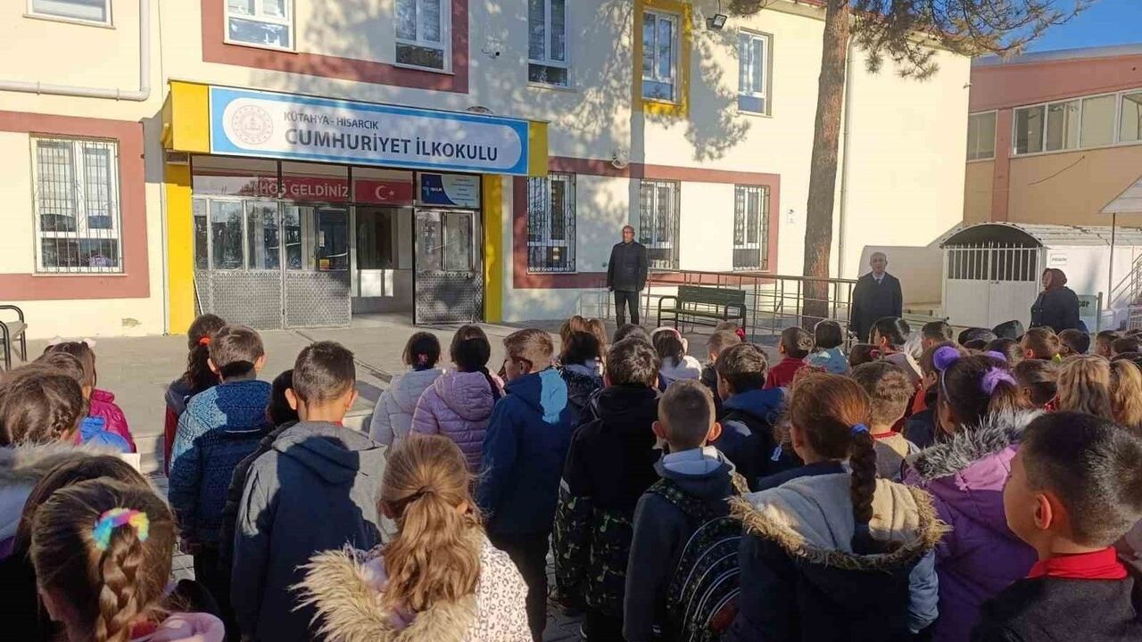 Hasan Kilitci: Bayrak Törenleri Hisarcık'ta Milli Bağları Güçlendiriyor