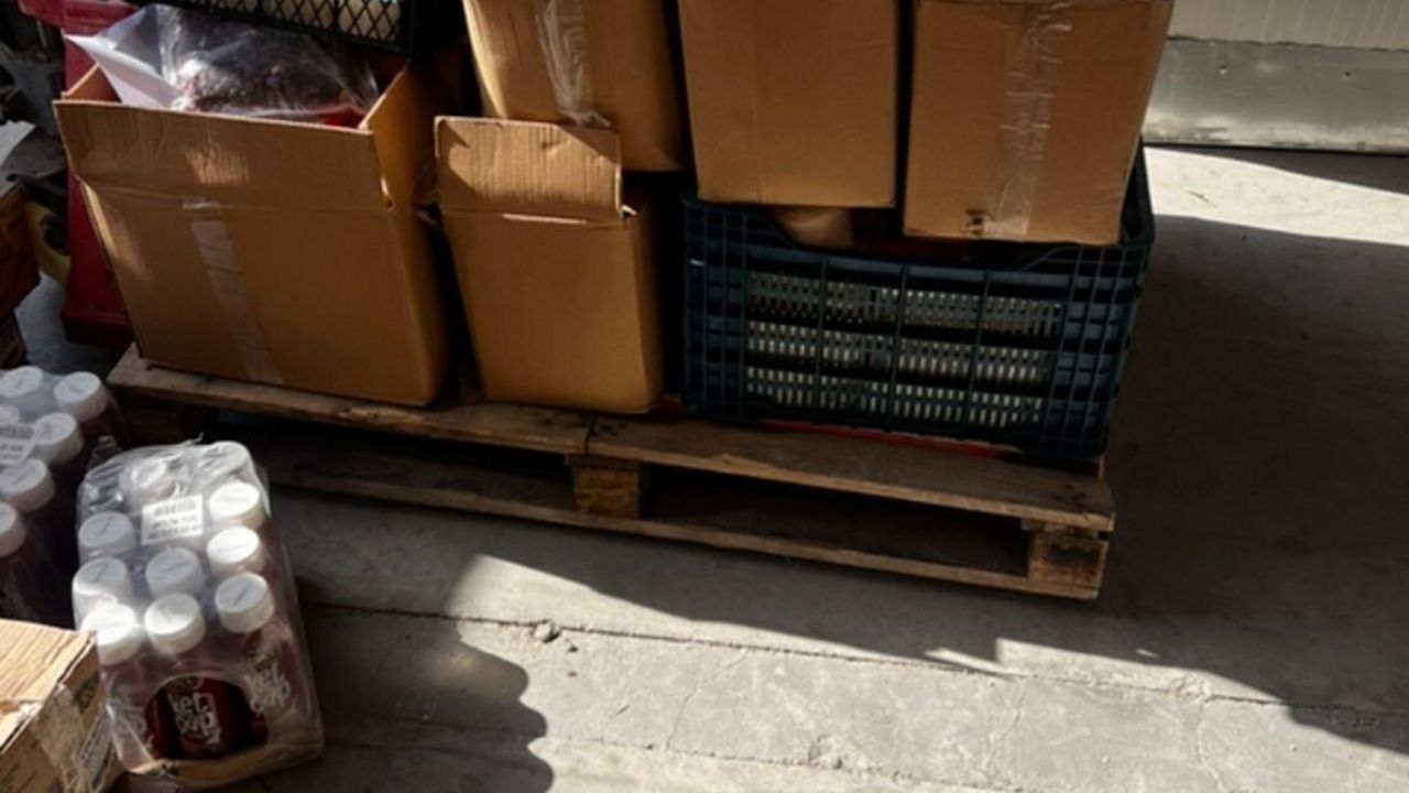 Hatay'da 1 Ton Sucuk, Peynir ve Ketçap Toprağa Gömülerek İmha Edildi