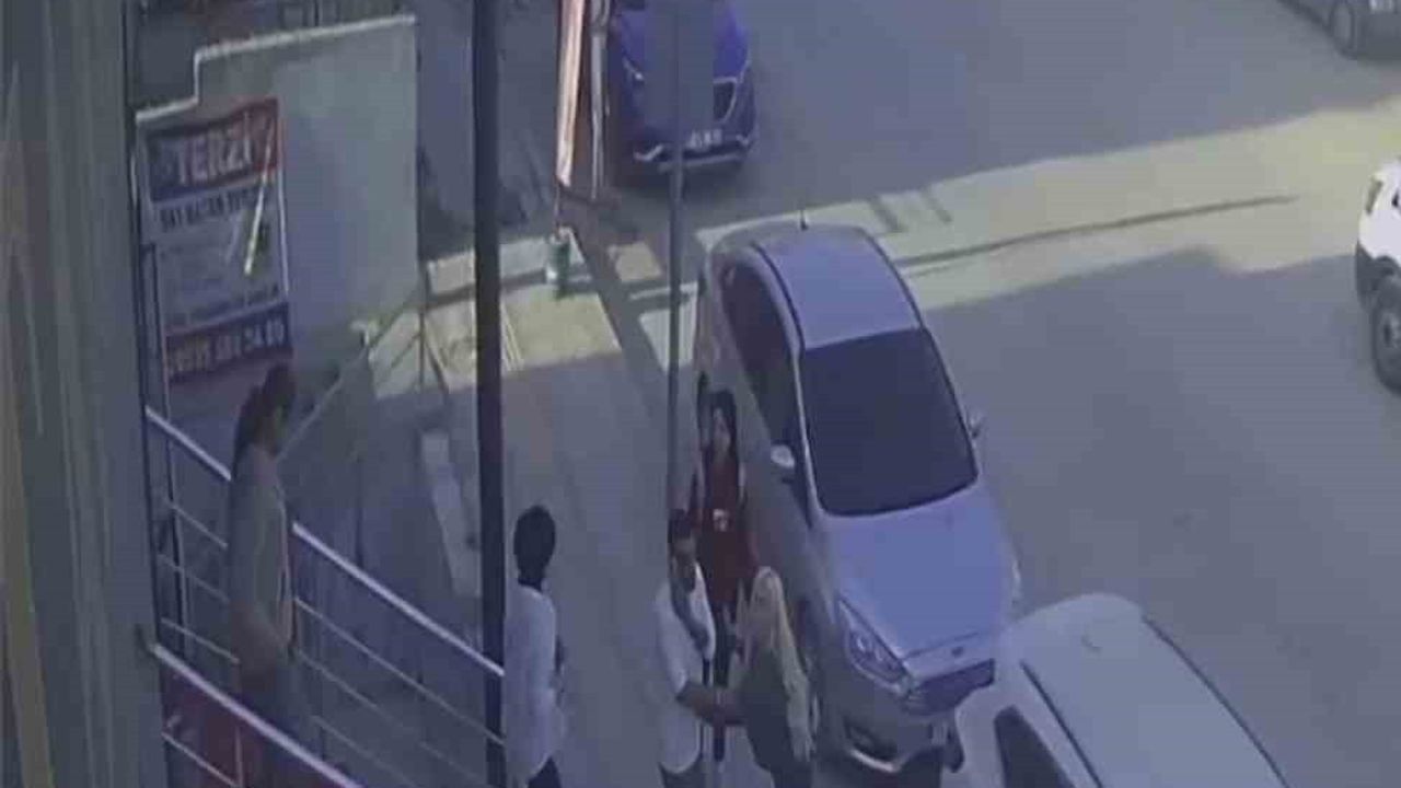 Hatay'da 3.9 Depreminde İş Yerinden Kaçış Anları Kamerada