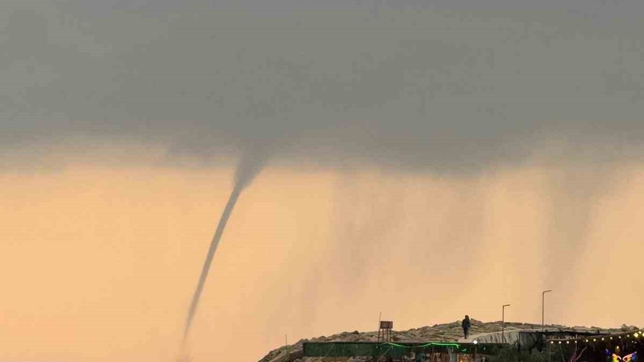 Hatay'da Akdeniz Açıklarında Hortum Kamerada