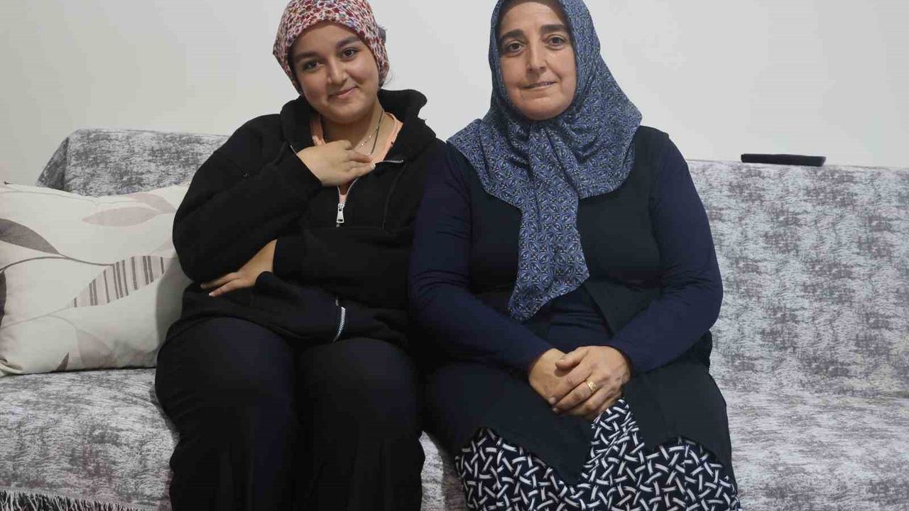 Hatay'da Depremzede Gülfidan Çatlak Yeni Evinin Bahçesini Sebzelerle Yeşillendirdi