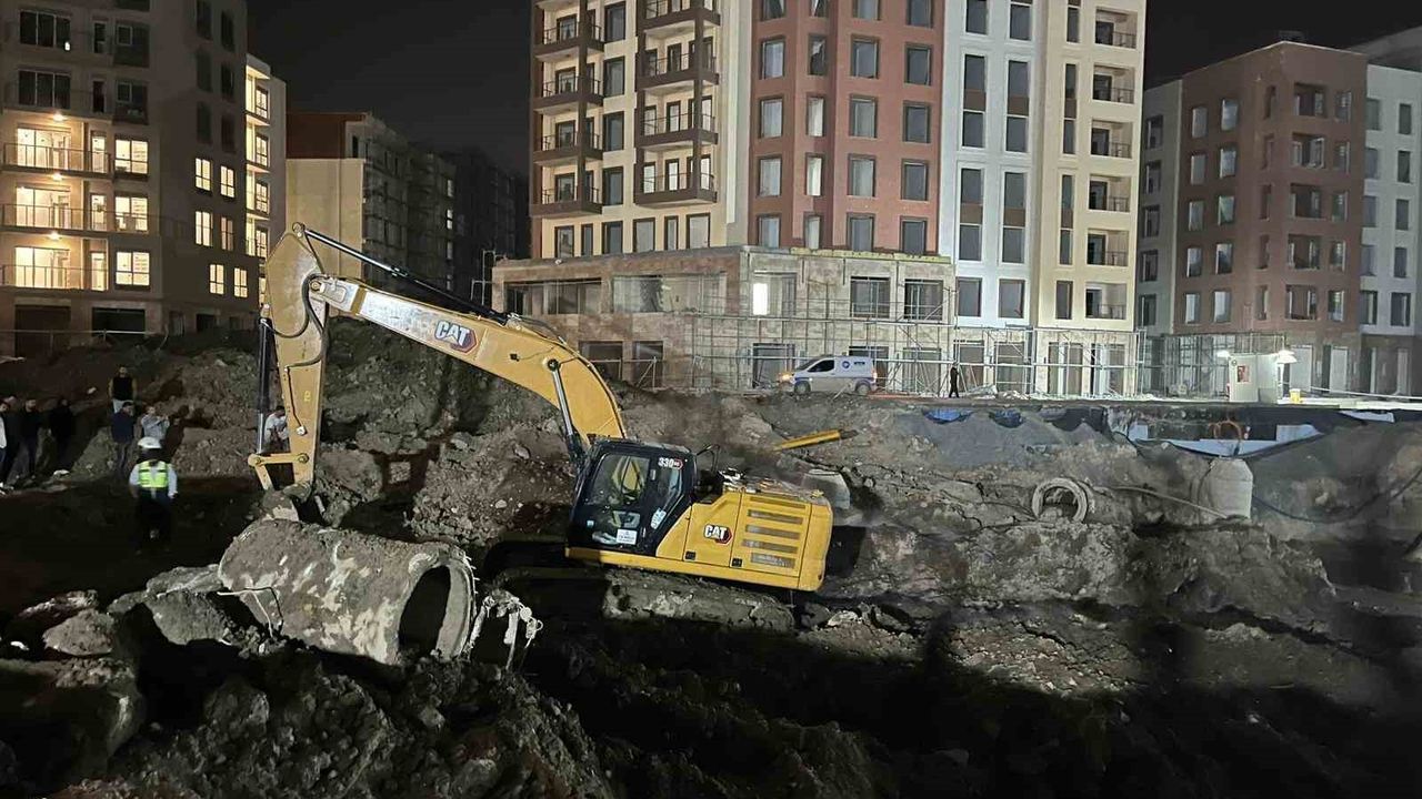 Hatay'da doğal gaz patlaması: 2 işçi yaralandı, iş makinesi kullanılamaz hale geldi